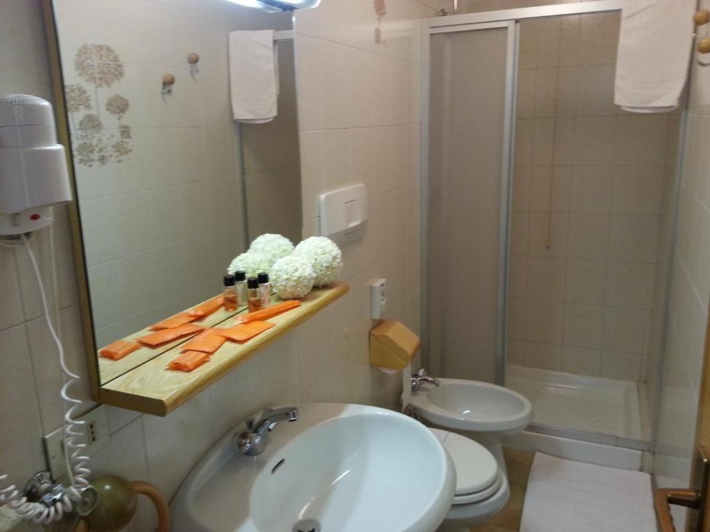 Hotel Aurora Vallarsa Ruang foto