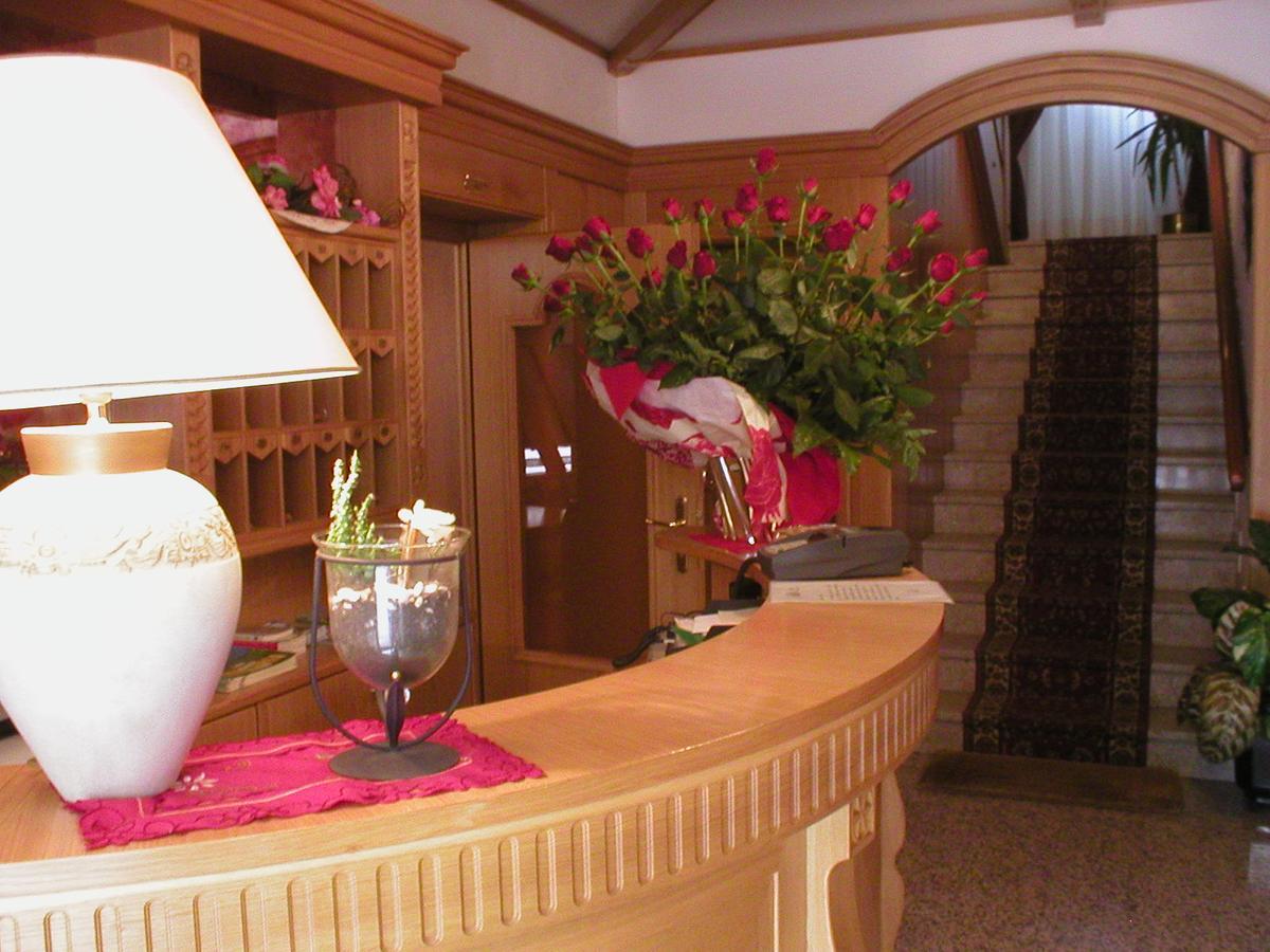 Hotel Aurora Vallarsa Bagian luar foto